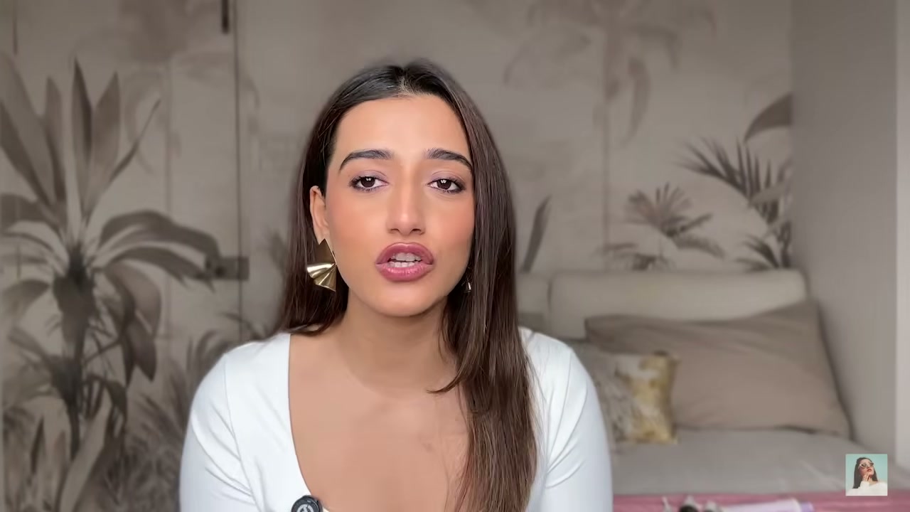 @aashiadani reviewing Aqualica Ph Oil at 24:12 in a YouTube Shorts video