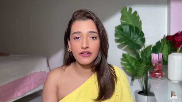@aashiadani reviewing Benefit Cosmetics Goof Proof Brow Pencil at 02:50 in a YouTube Shorts video