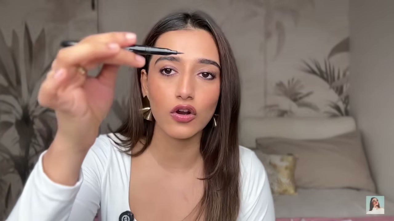 @aashiadani reviewing Blue Heaven Intense Easy Sketch Eyeliner at 18:23 in a YouTube Shorts video
