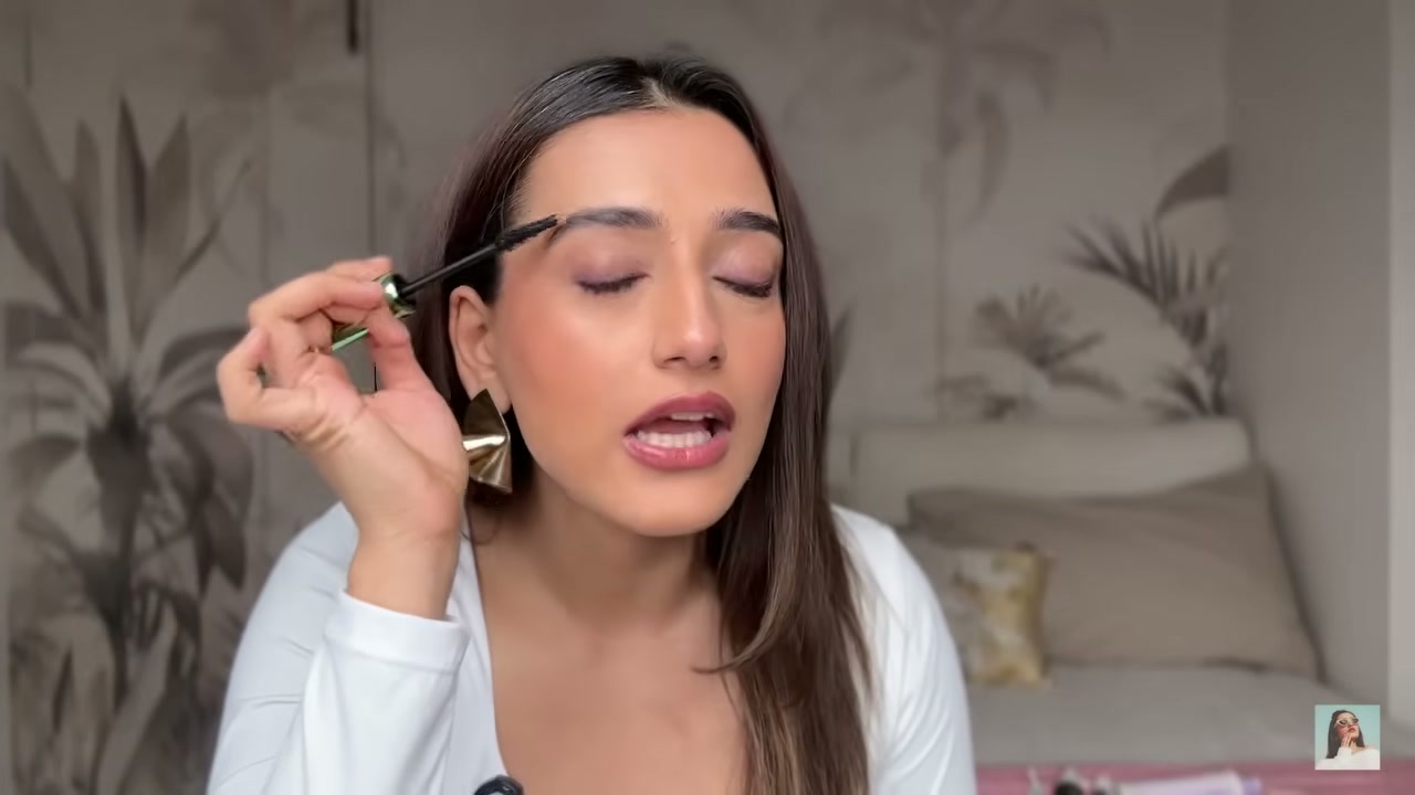 @aashiadani reviewing Clinique High Impact High-Fi Full Volume Mascara at 21:31 in a YouTube Shorts video