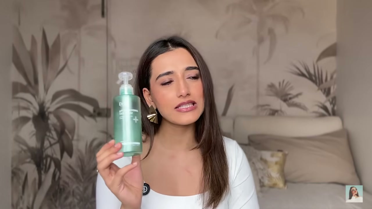 @aashiadani reviewing Dr.G PH Cleansing Gel Foam at 10:39 in a YouTube Shorts video