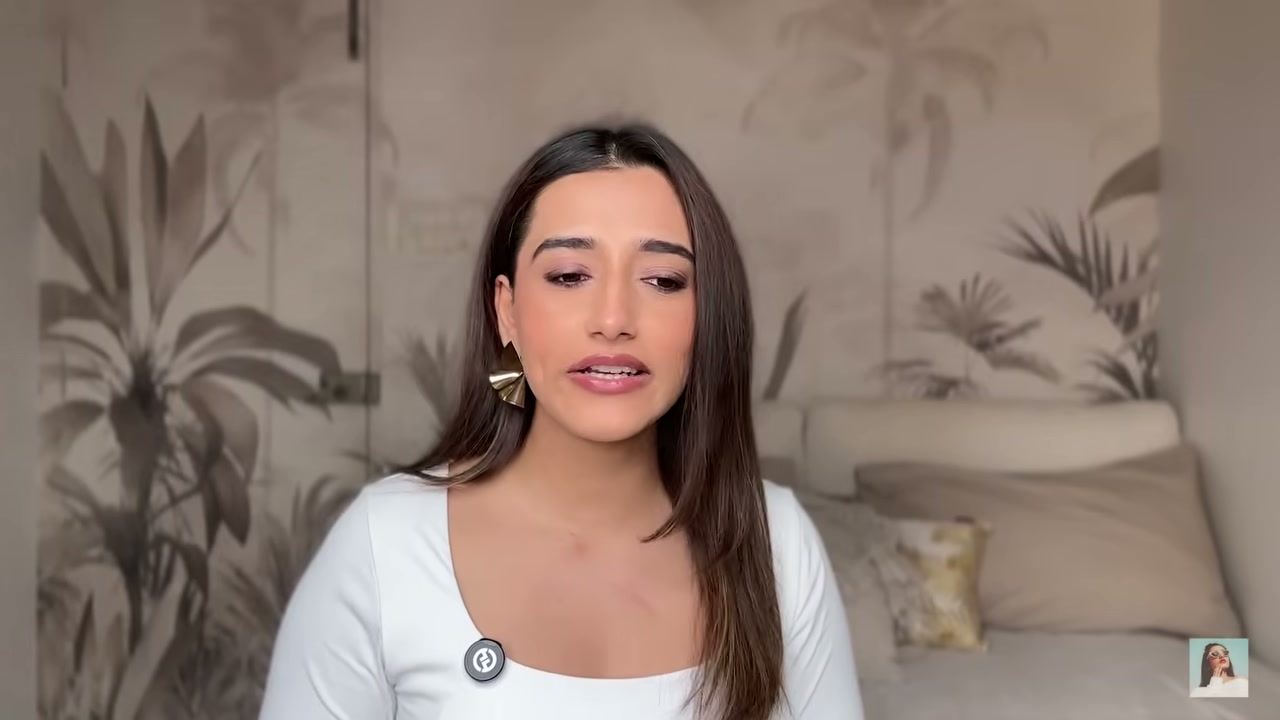 @aashiadani reviewing K18 AirWash Dry Shampoo at 07:21 in a YouTube Shorts video
