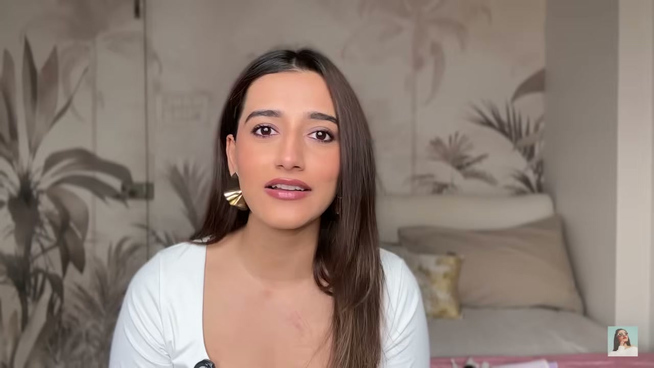 @aashiadani reviewing Kama Ayurveda Kumkumadi Youth Eye Contour at 14:39 in a YouTube Shorts video