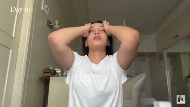@aashiadani reviewing Olaplex No.4d Clean Volume Weightless Oil-Absorption Detox Dry Shampoo at 05:58 in a YouTube Shorts video