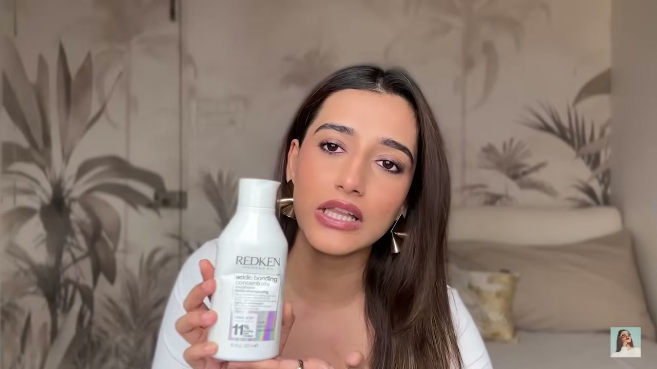 @aashiadani reviewing Redken Acidic Bonding Concentrate Conditioner at 06:01 in a YouTube Shorts video