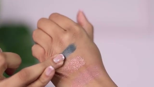 @aashiadani reviewing Simply Nam Illuminating Cream and Powder Eyeshadows at 05:34 in a YouTube Shorts video