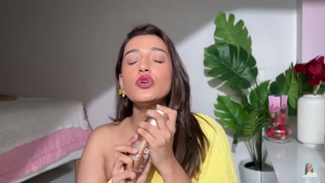 @aashiadani reviewing Sol de Janeiro Glowmotions Copacabana Bronze Glow Body Oil at 09:18 in a YouTube Shorts video