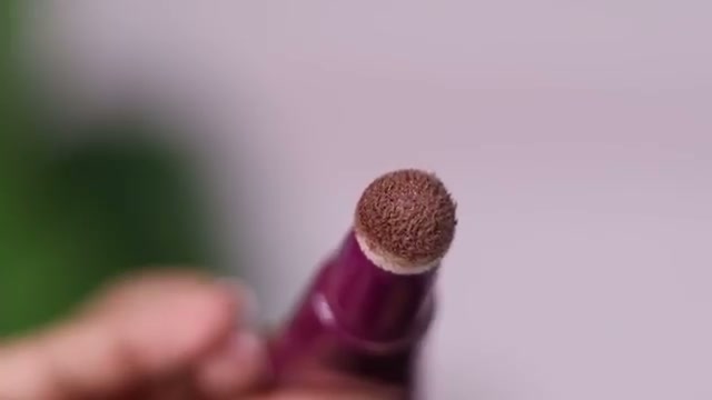 @aashiadani reviewing Typsy Beauty Silk Cushion Contour at 02:51 in a YouTube Shorts video
