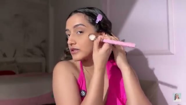@aashiadani reviewing Typsy Beauty Silk Cushion Contour at 03:40 in a YouTube Shorts video