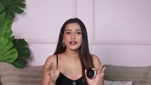 @aashiadani reviewing Wearified IRL Paris Filter Airbrush Loose Powder at 03:52 in a YouTube Shorts video