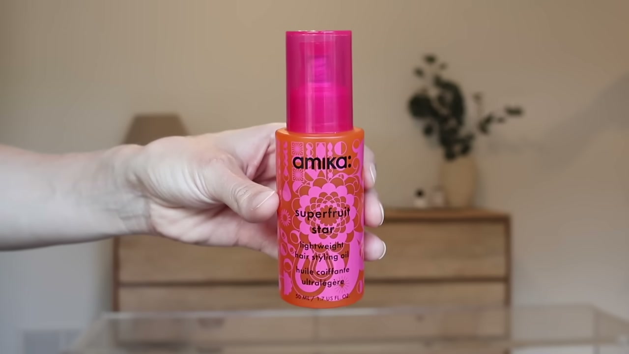 @abbeyyung reviewing amika Superfruit Star Lightweight Styling Oil at 06:56 in a YouTube Shorts video