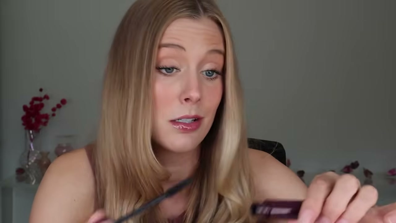 @abbeyyung reviewing Blinc Original Tubing Mascara at 00:27 in a YouTube Shorts video