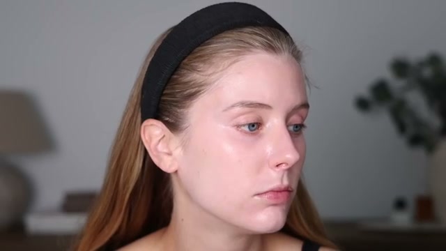 @abbeyyung reviewing CeraVe Invisible Mineral Sunscreen SPF 50 at 08:41 in a YouTube Shorts video