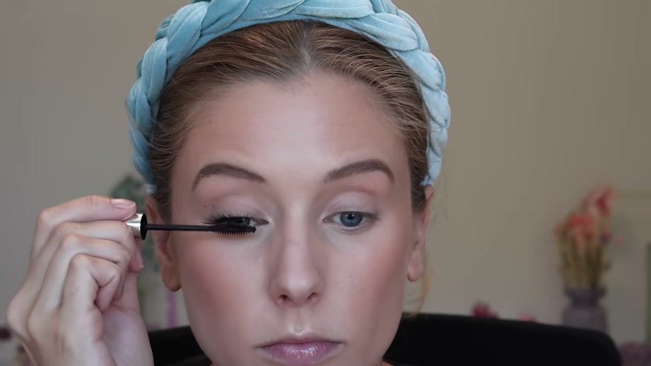 @abbeyyung reviewing Clinique Lash Power Mascara Long-Wearing Formula at 14:19 in a YouTube Shorts video