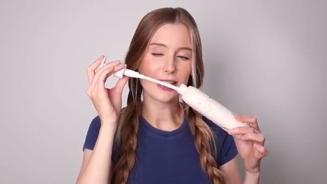 @abbeyyung reviewing eos Shea Better Body Lotion at 06:37 in a YouTube Shorts video