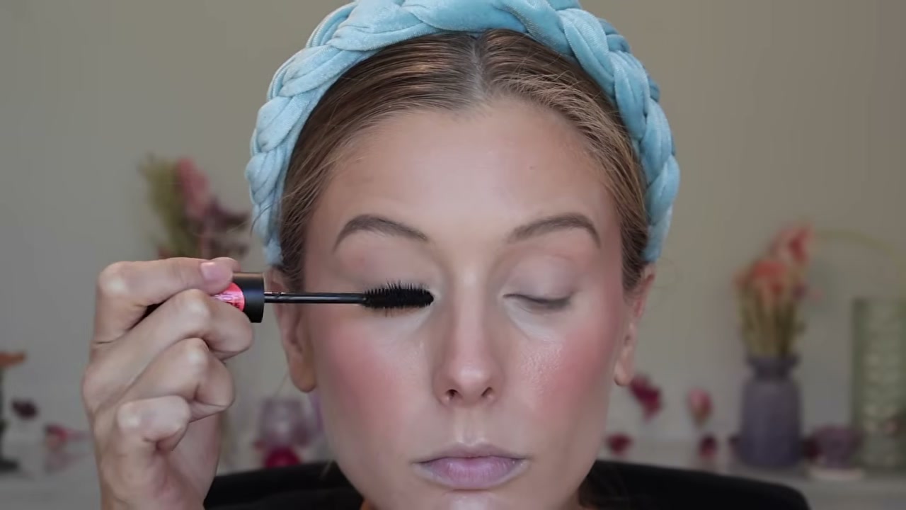 @abbeyyung reviewing Essence Bye Bye Panda Eyes Tubing Mascara at 07:11 in a YouTube Shorts video