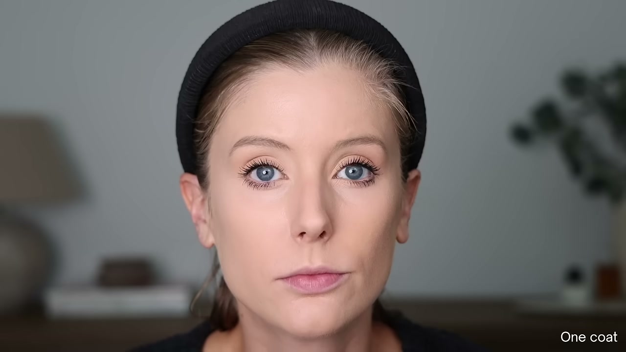 @abbeyyung reviewing Essence What the Length Extreme Lengthening Mascara at 37:58 in a YouTube Shorts video