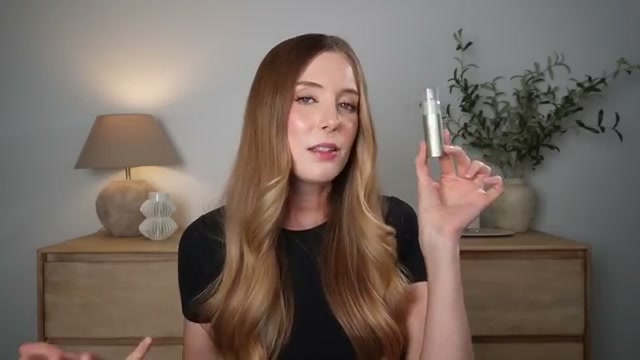 abbeyyung mentioning L'Oréal Lumi Le Glass Highlighter Stick at 10:03 in their YouTube video