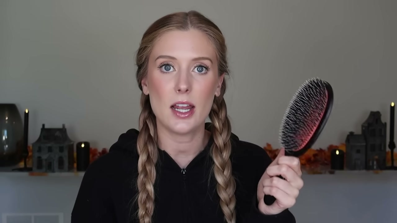 @abbeyyung reviewing Mason Pearson Bristle & Nylon Hairbrush BN1 at 21:26 in a YouTube Shorts video