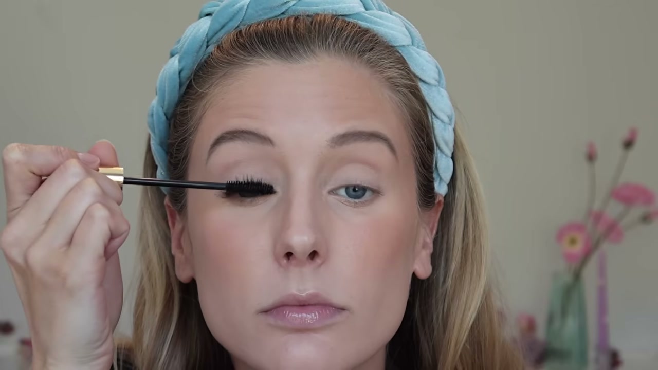 @abbeyyung reviewing Merit Clean Lash Lengthening Tubing Mascara at 12:18 in a YouTube Shorts video