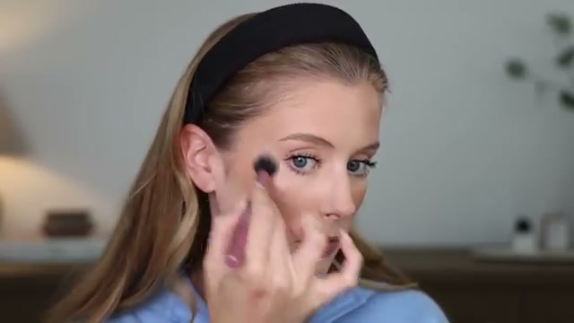 @abbeyyung reviewing Milani Baked Highlighter at 31:38 in a YouTube Shorts video