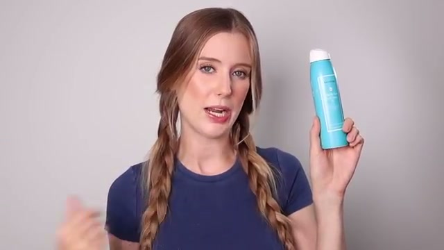@abbeyyung reviewing Naturium Salicylic Acid Body Spray at 11:52 in a YouTube Shorts video