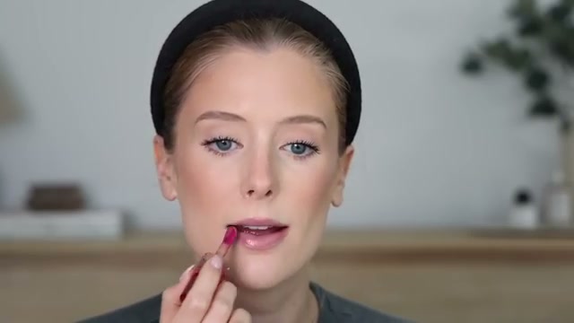 @abbeyyung reviewing Physicians Formula Mineral Wear Diamond Lip Oil Stain at 40:19 in a YouTube Shorts video