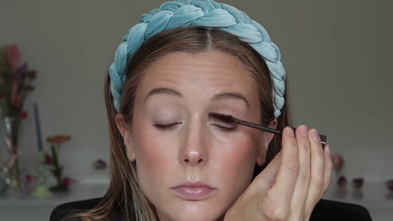 @abbeyyung reviewing Rudi X Beaubble Chocolate Dripped Tubing Mascara at 20:37 in a YouTube Shorts video