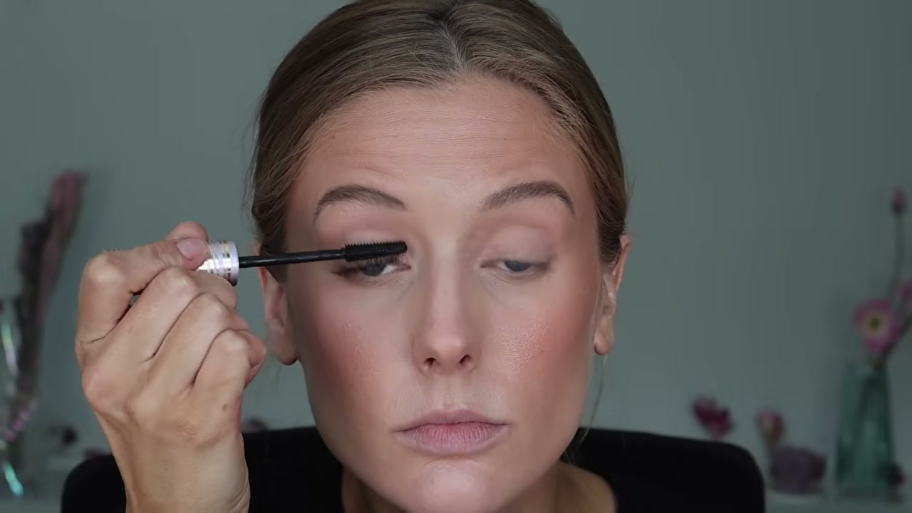 @abbeyyung reviewing tarte Tartelette Tubing Mascara at 22:06 in a YouTube Shorts video