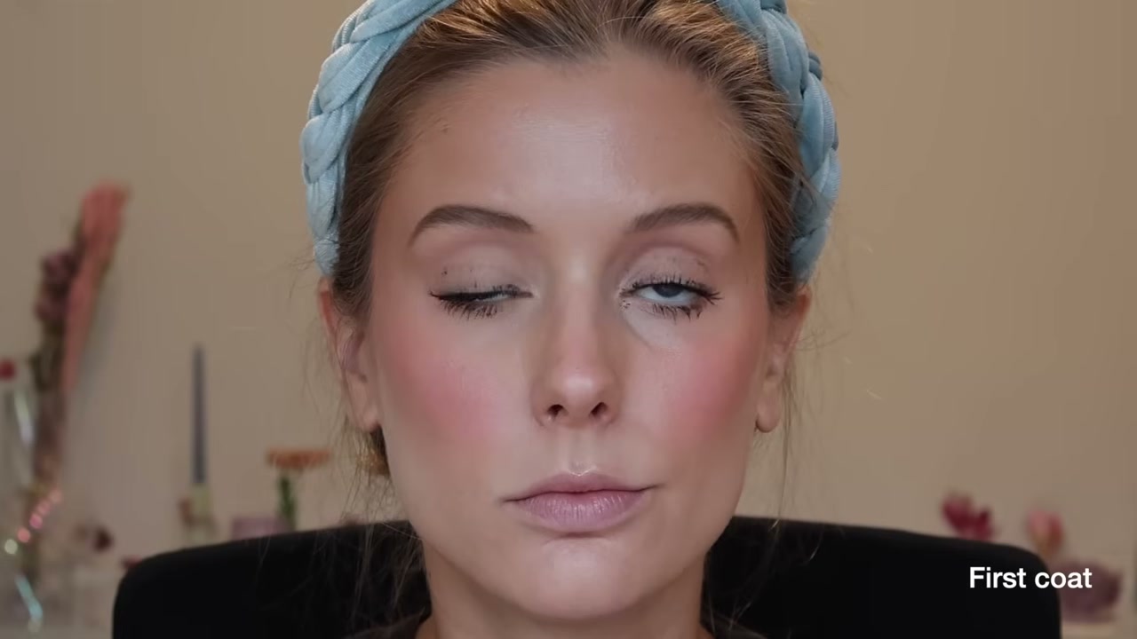 @abbeyyung reviewing Thrive Causemetics Liquid Lash Extensions Mascara at 19:19 in a YouTube Shorts video