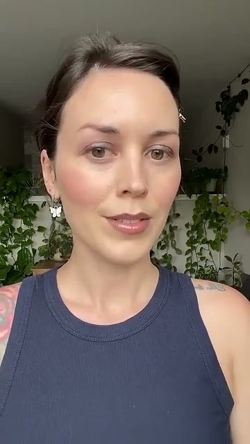 @abbymalyszka reviewing REFY Lip Gloss at 00:54 in a YouTube Shorts video