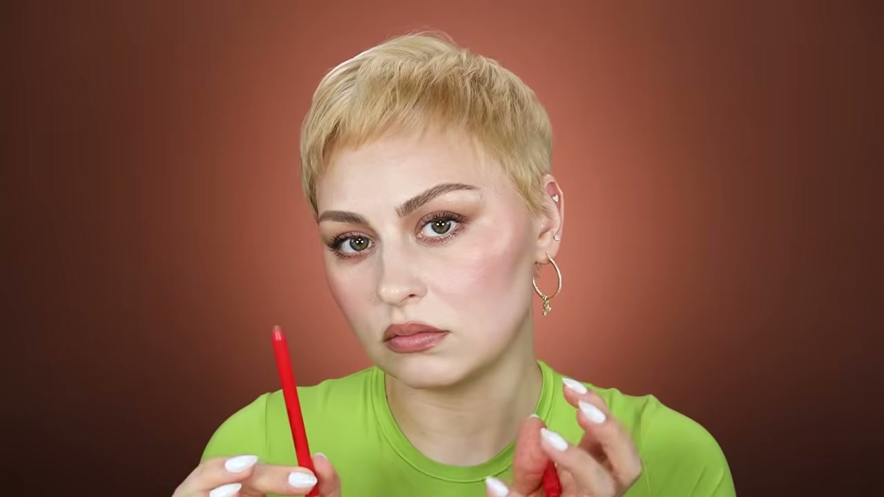 Accentuating Longwear Lip Liner