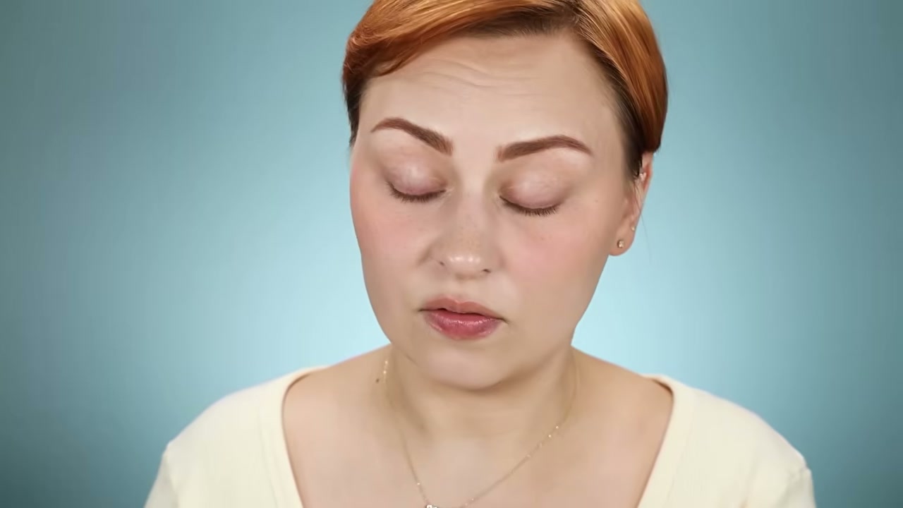 @alexandraanele reviewing Saie Glowy Super Gel at 32:37 in a YouTube Shorts video