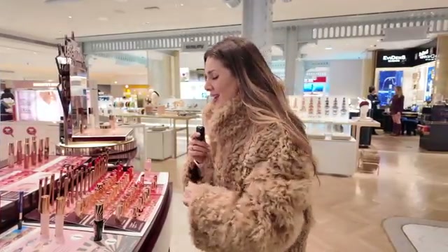 @aliandreea reviewing Charlotte Tilbury Lipstick at 14:36 in a YouTube Shorts video