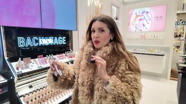 aliandreea mentioning Dior Beauty Dior Addict Lip Oil at 12:39 in their YouTube video