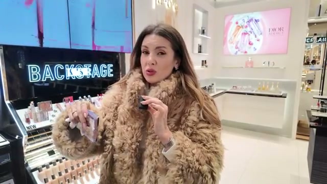 @aliandreea reviewing Dior Backstage Glow Maximizer Palette at 12:37 in a YouTube Shorts video