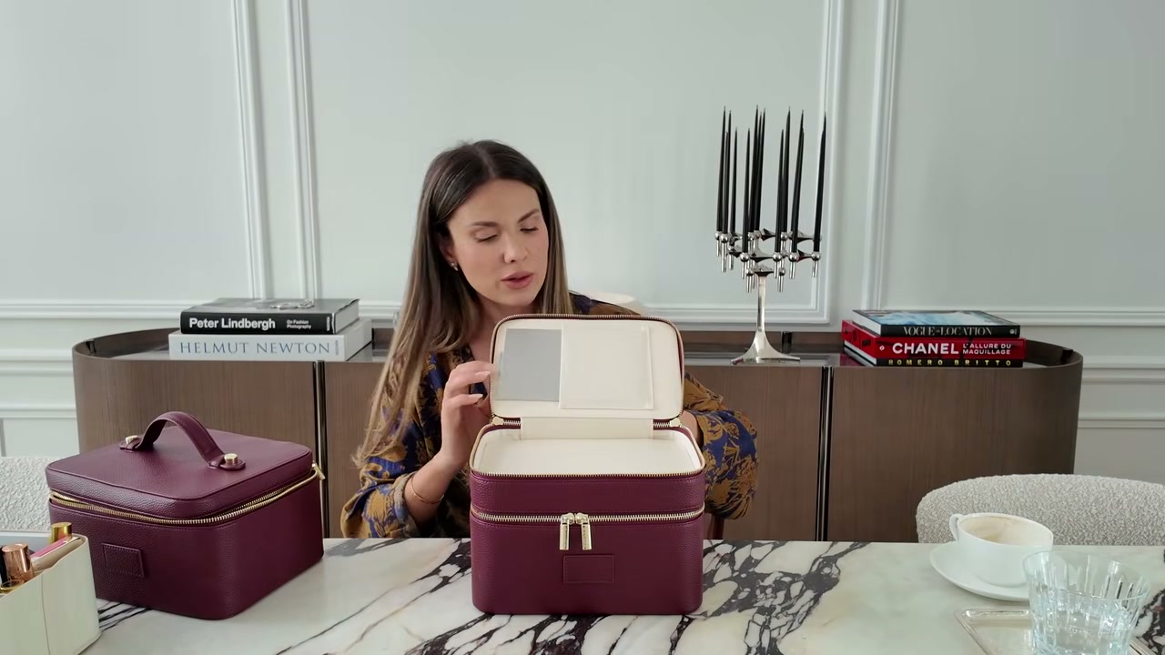 @aliandreea reviewing Etoile Duo Vanity Case at 15:34 in a YouTube Shorts video