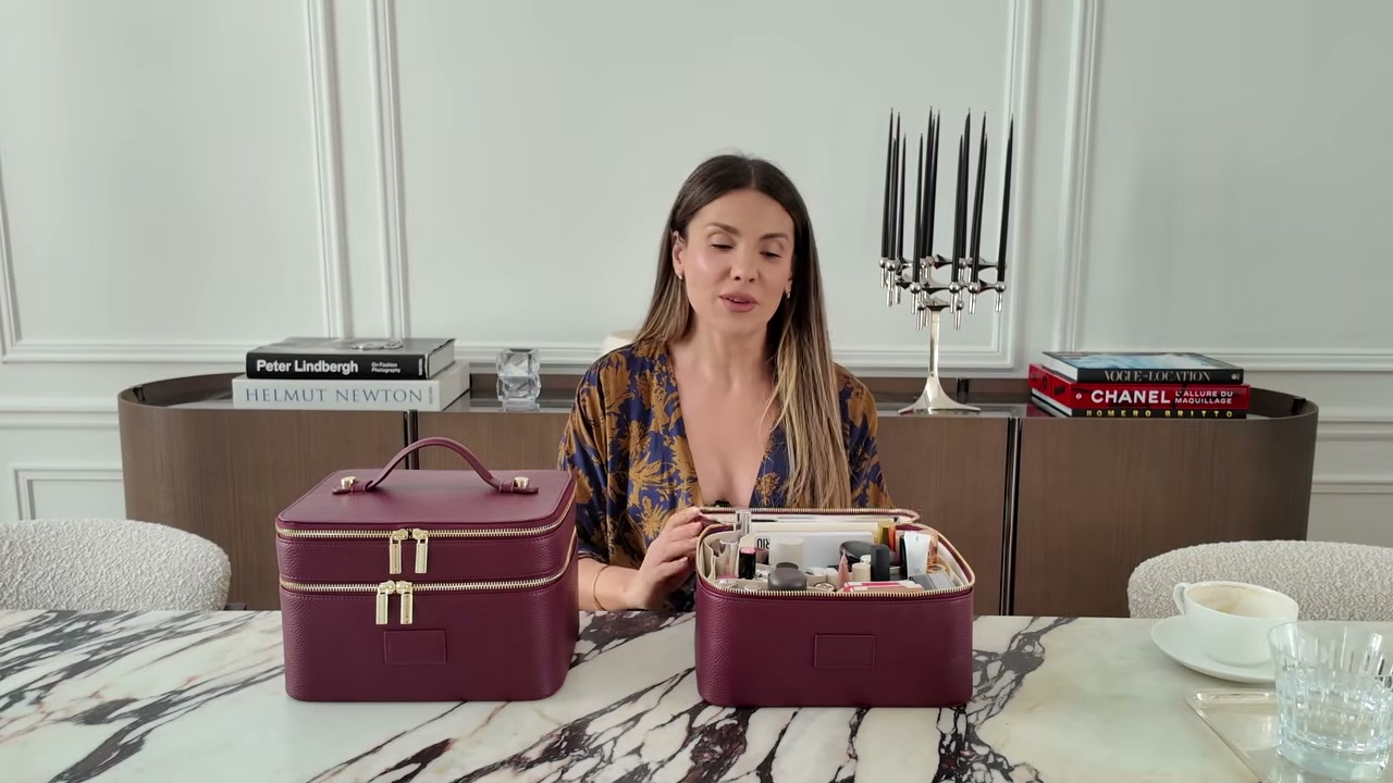 @aliandreea reviewing Etoile Vanity Case at 14:57 in a YouTube Shorts video