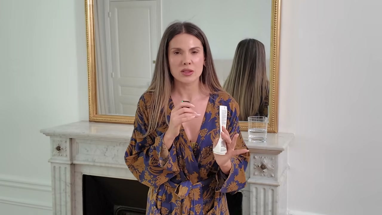@aliandreea reviewing La Roche-Posay Lipikar Ap+ Max Balm at 11:12 in a YouTube Shorts video