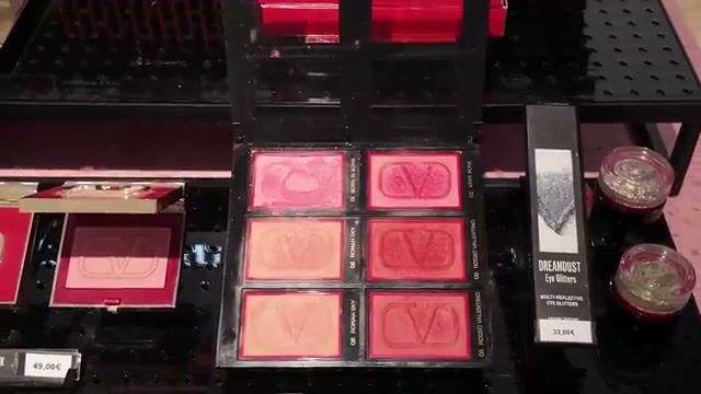@aliandreea reviewing Valentino Eye2cheek Blush & Eyeshadow at 04:16 in a YouTube Shorts video