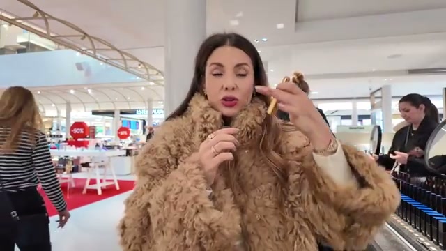 aliandreea mentioning Victoria Beckham Beauty Highlighter Stick at 09:55 in their YouTube video
