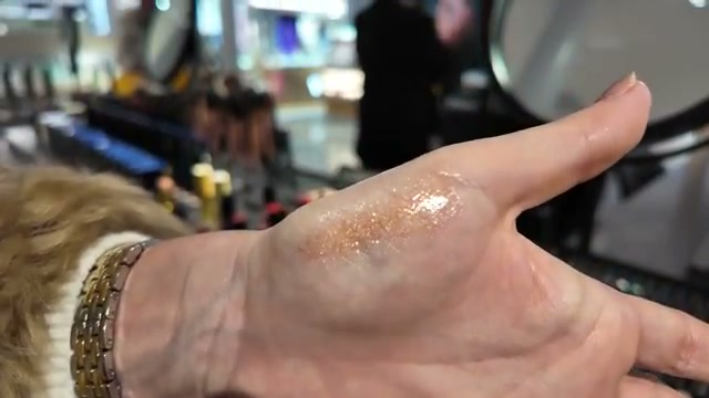aliandreea mentioning Victoria Beckham Beauty Lip Definer at 10:11 in their YouTube video