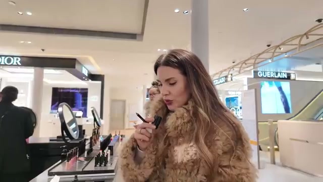 aliandreea mentioning Victoria Beckham Beauty Posh Gloss at 11:03 in their YouTube video