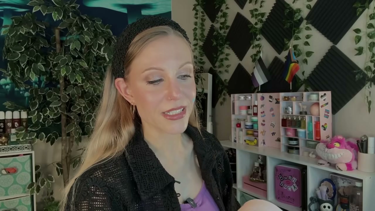 @aliceintherabbithole reviewing Abib PDRN Retinol Eye Patch at 10:38 in a YouTube Shorts video