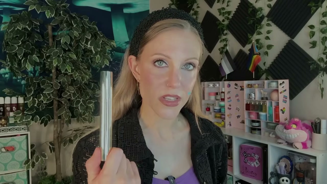 @aliceintherabbithole reviewing TONYMOLY Intense Care Gold 24K Snail Eye Serum at 09:41 in a YouTube Shorts video