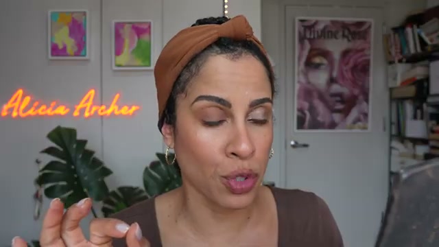 Stylo Ombre et Contour Eyeshadow – Liner – Khôl