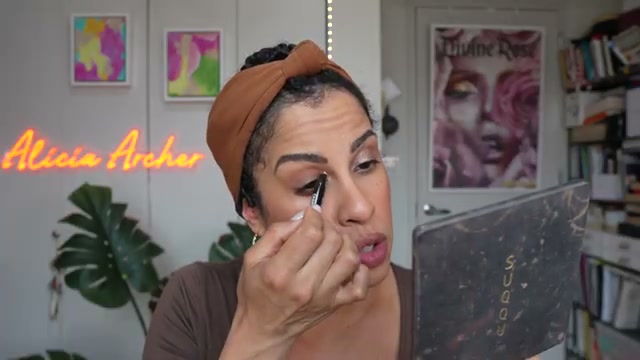 Stylo Ombre et Contour Eyeshadow – Liner – Khôl
