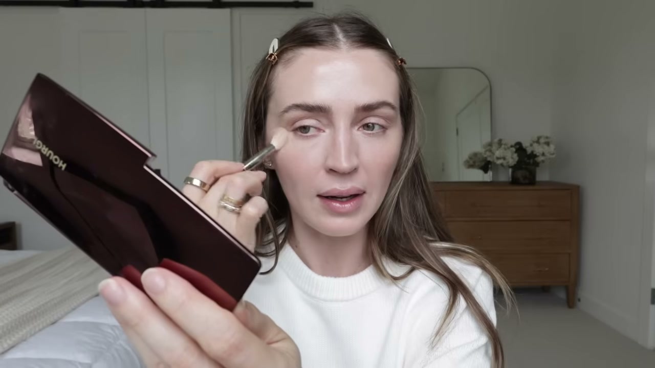 @allanaramaa reviewing Hourglass Ambient Lighting Palette at 11:57 in a YouTube Shorts video