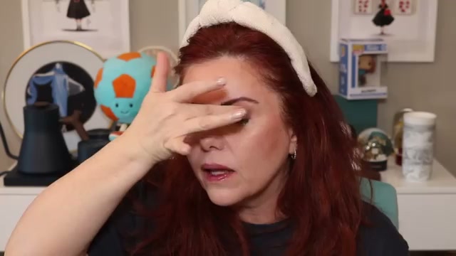 @allfeisty reviewing CHANEL Denim Highlighter at 04:21 in a YouTube Shorts video