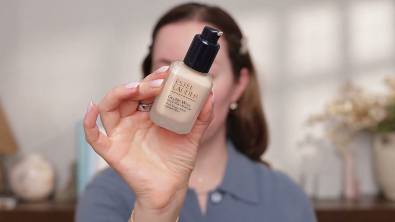 @allieglines reviewing Estée Lauder Double Wear Stay-in-Place Longwear Matte Foundation at 08:30 in a YouTube Shorts video
